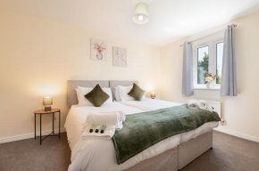 Spacious 4 bedroom, perfect for contractors, families, private parking